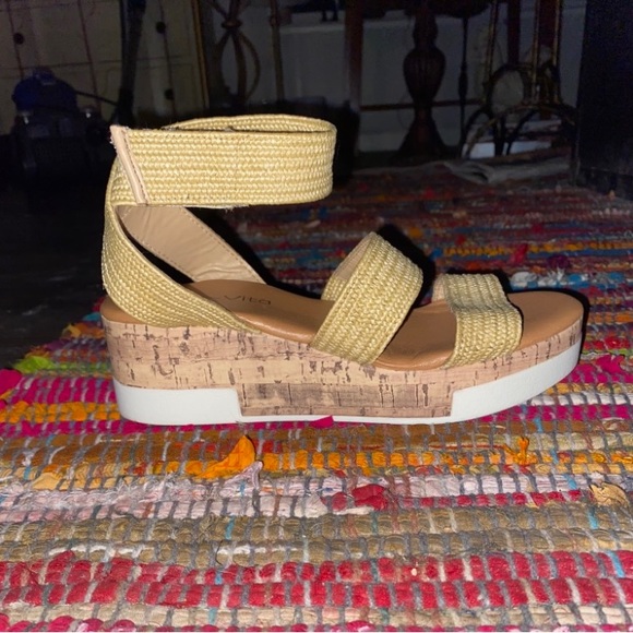 Bella-Vita  Criss Cross Strappy Sandals - Picture 2 of 6